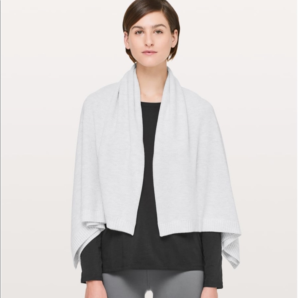 Lululemon Divinity poncho - Picture 4 of 7